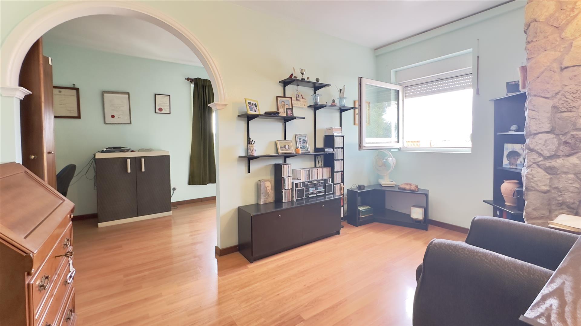 Image of House - detached - 4 Bedrooms - 2 Bathrooms for Sale in South District-Gibraltar, Image 4